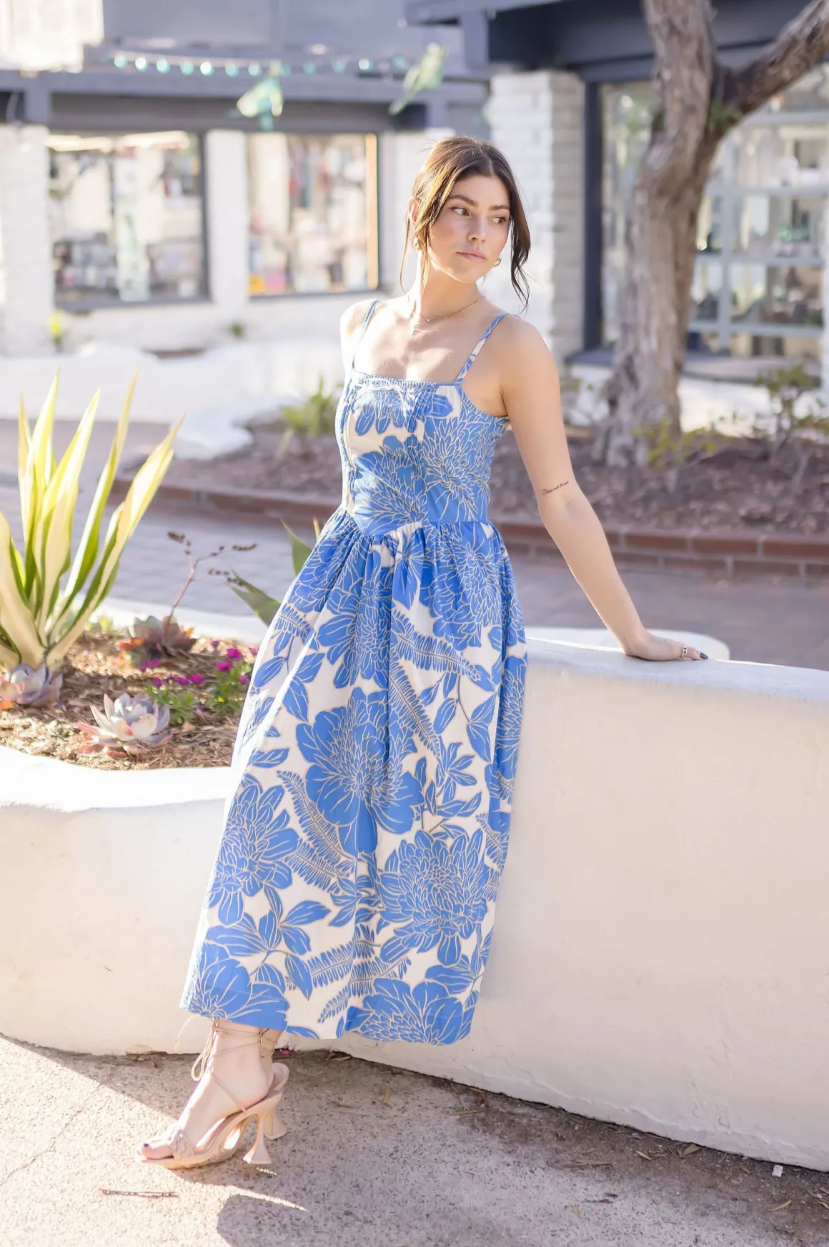 Alexa Sleeveless Back Cut Out Floral Print Midi Dress Blue