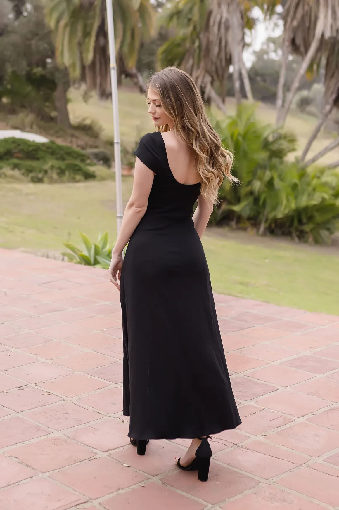 Aliyah Short Cap Sleeve Stretch Linen Midi Dress Black