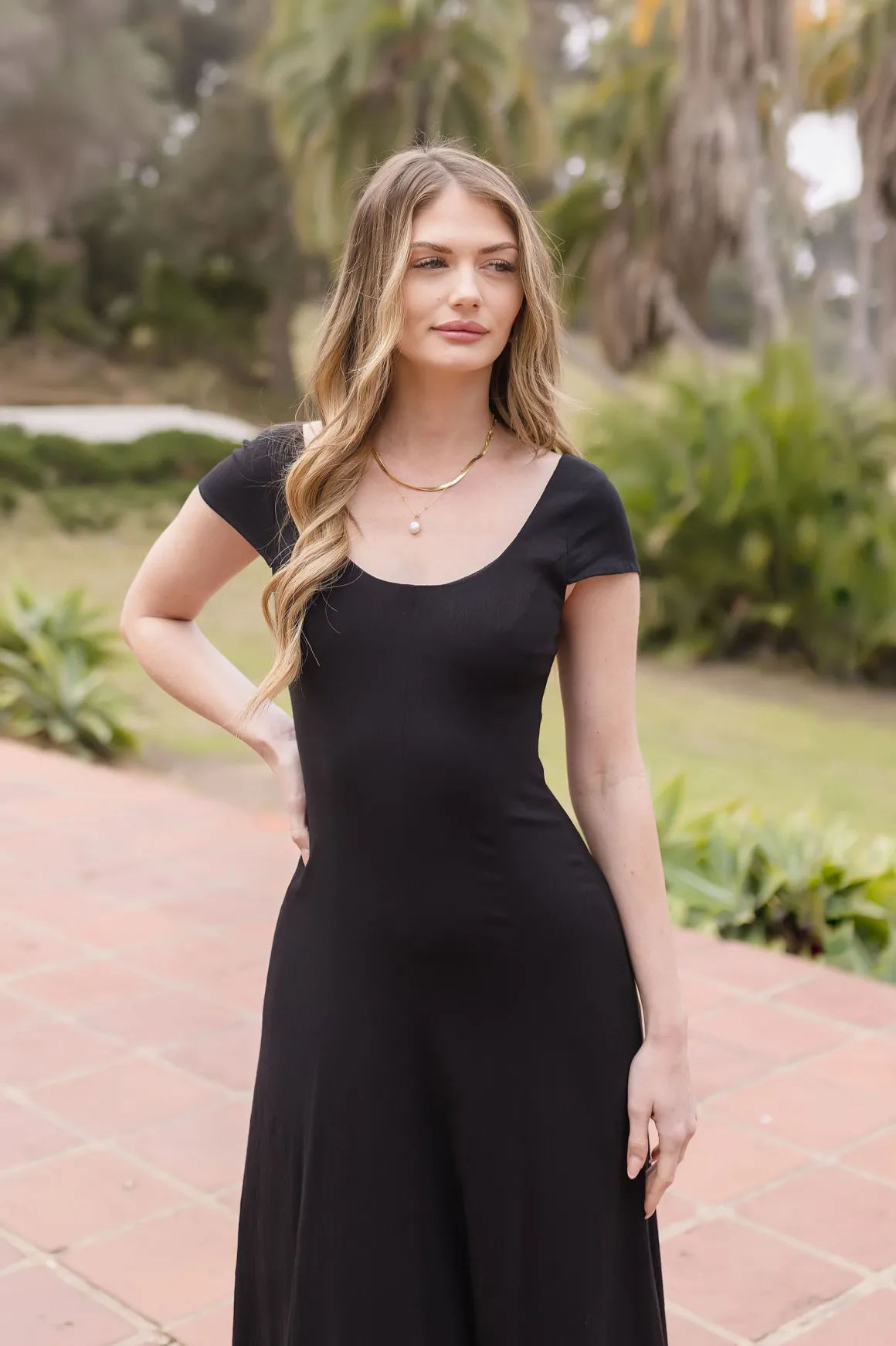 Aliyah Short Cap Sleeve Stretch Linen Midi Dress Black