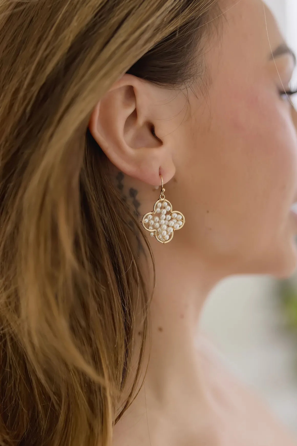 Janis Pearl Clover Charm Earrings Gold