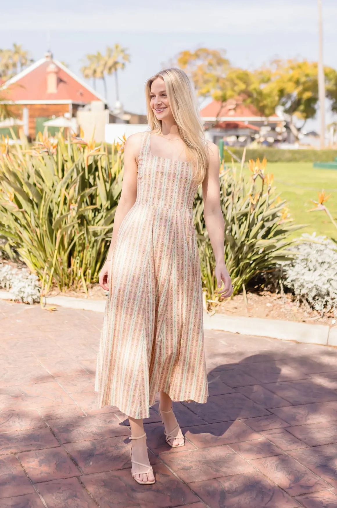 Leni Sleeveless Floral Print Flare Midi Dress Coral