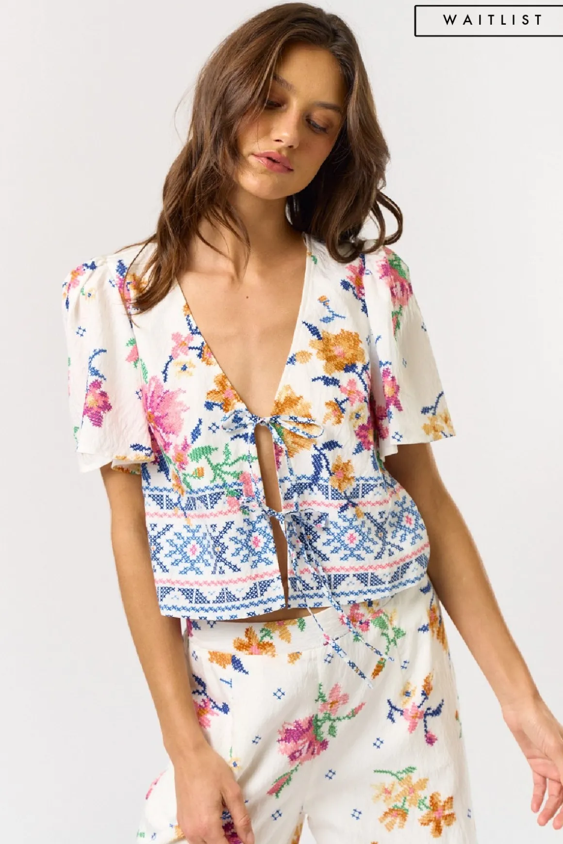 Waitlist 6/5 ♥ Colbie Flutter Sleeve Floral Print Front Tie Top White