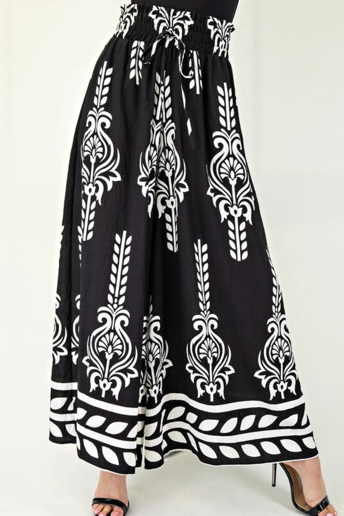 Waitlist 4/16 ♥ Isabella High Rise Abstract Print Wide Leg Pants Black