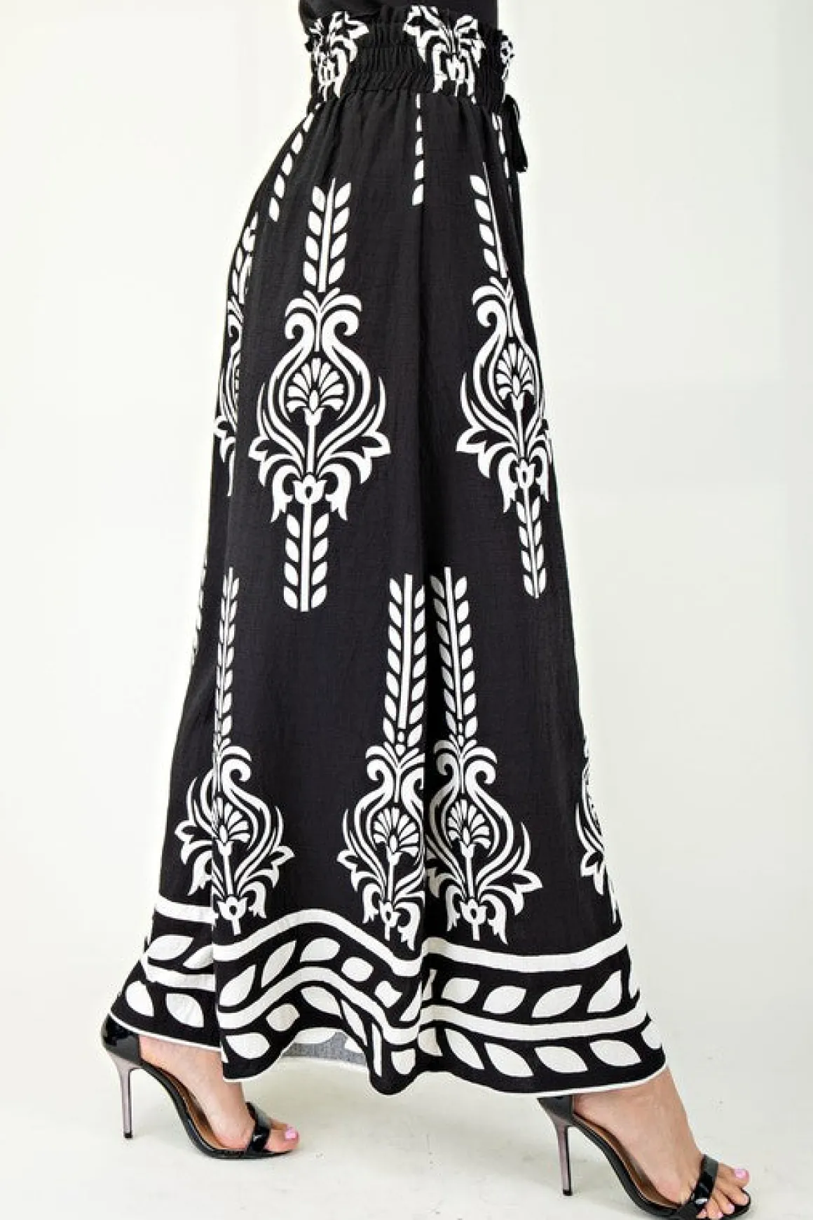 Waitlist 4/16 ♥ Isabella High Rise Abstract Print Wide Leg Pants Black