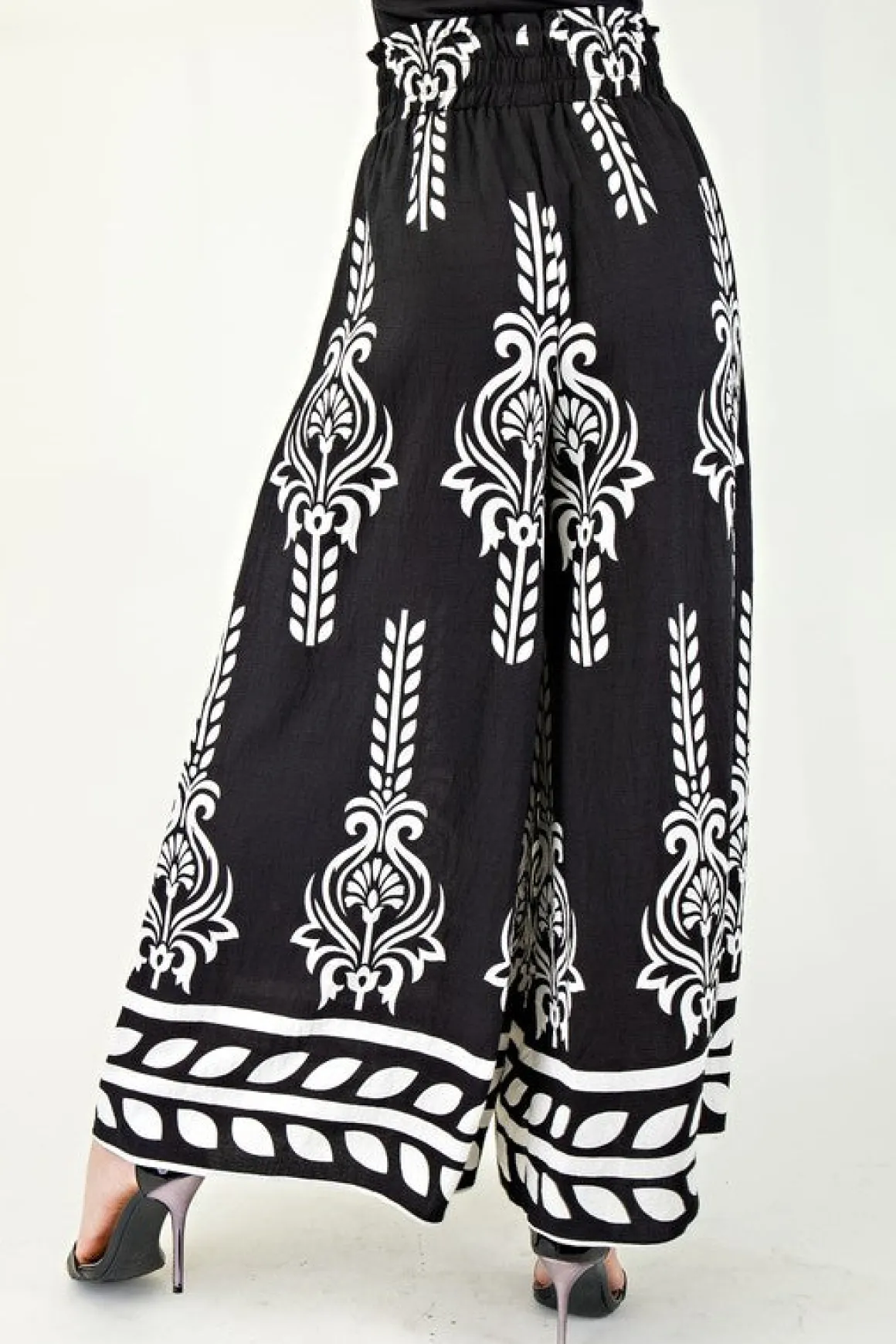 Waitlist 4/16 ♥ Isabella High Rise Abstract Print Wide Leg Pants Black