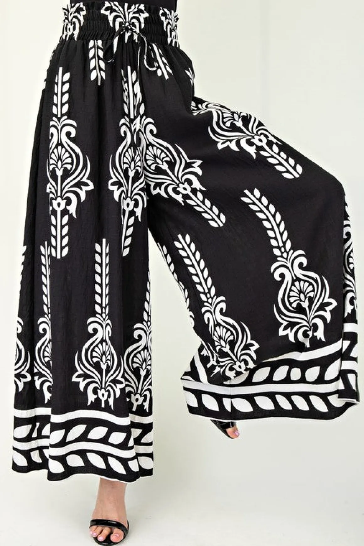 Waitlist 4/16 ♥ Isabella High Rise Abstract Print Wide Leg Pants Black