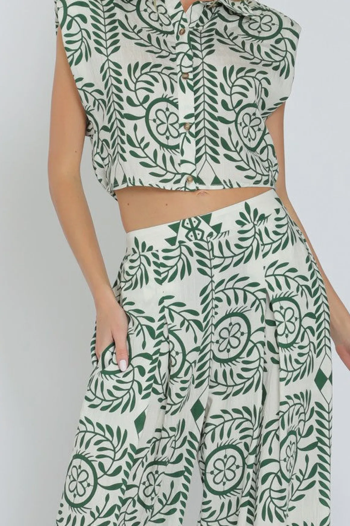 Waitlist 5/20 ♥ Jaclyn Sleeveless Shoulder Pad Printed Top And Wide Leg Pants Set Green