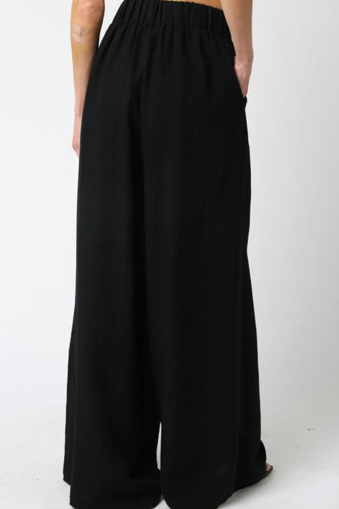 Waitlist 5/5 ♥ Jessie High Waist Woven Wide Leg Pants Black
