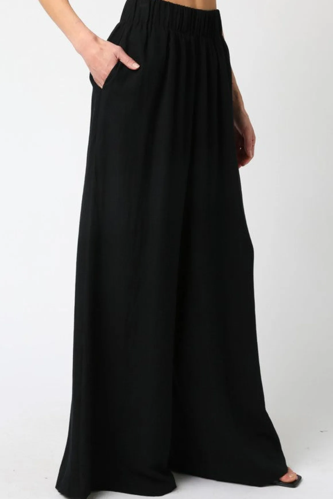 Waitlist 5/5 ♥ Jessie High Waist Woven Wide Leg Pants Black
