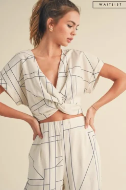 Waitlist 4/20 ♥ Kerry Short Sleeve Abstract Print Top White