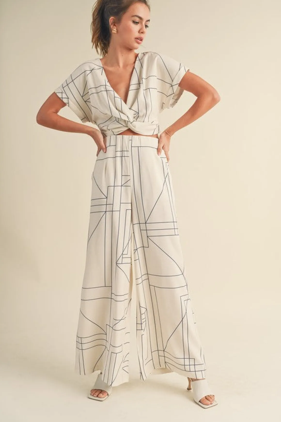 Waitlist 4/20 ♥ Kerry Short Sleeve Abstract Print Top White