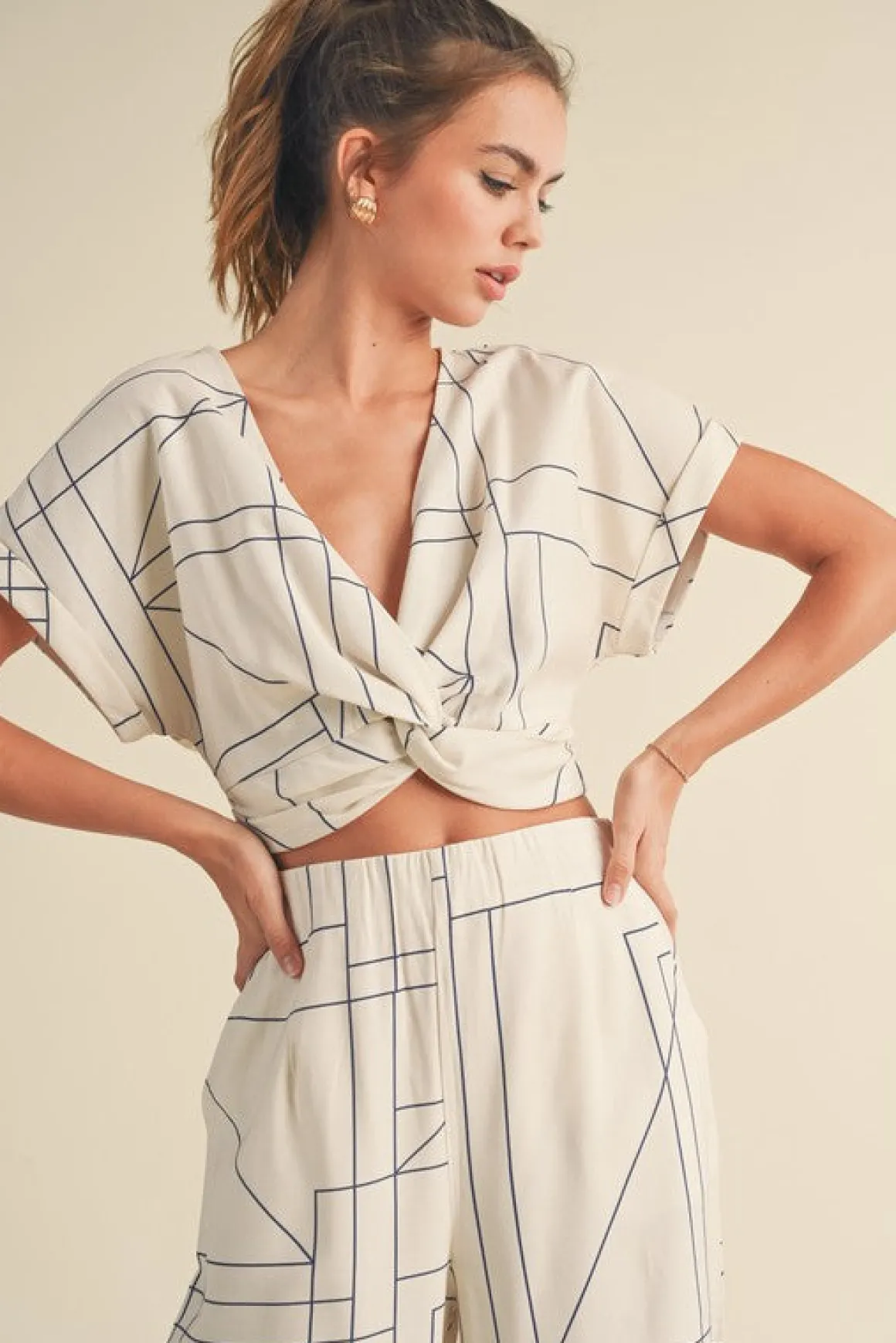 Waitlist 4/20 ♥ Kerry Short Sleeve Abstract Print Top White