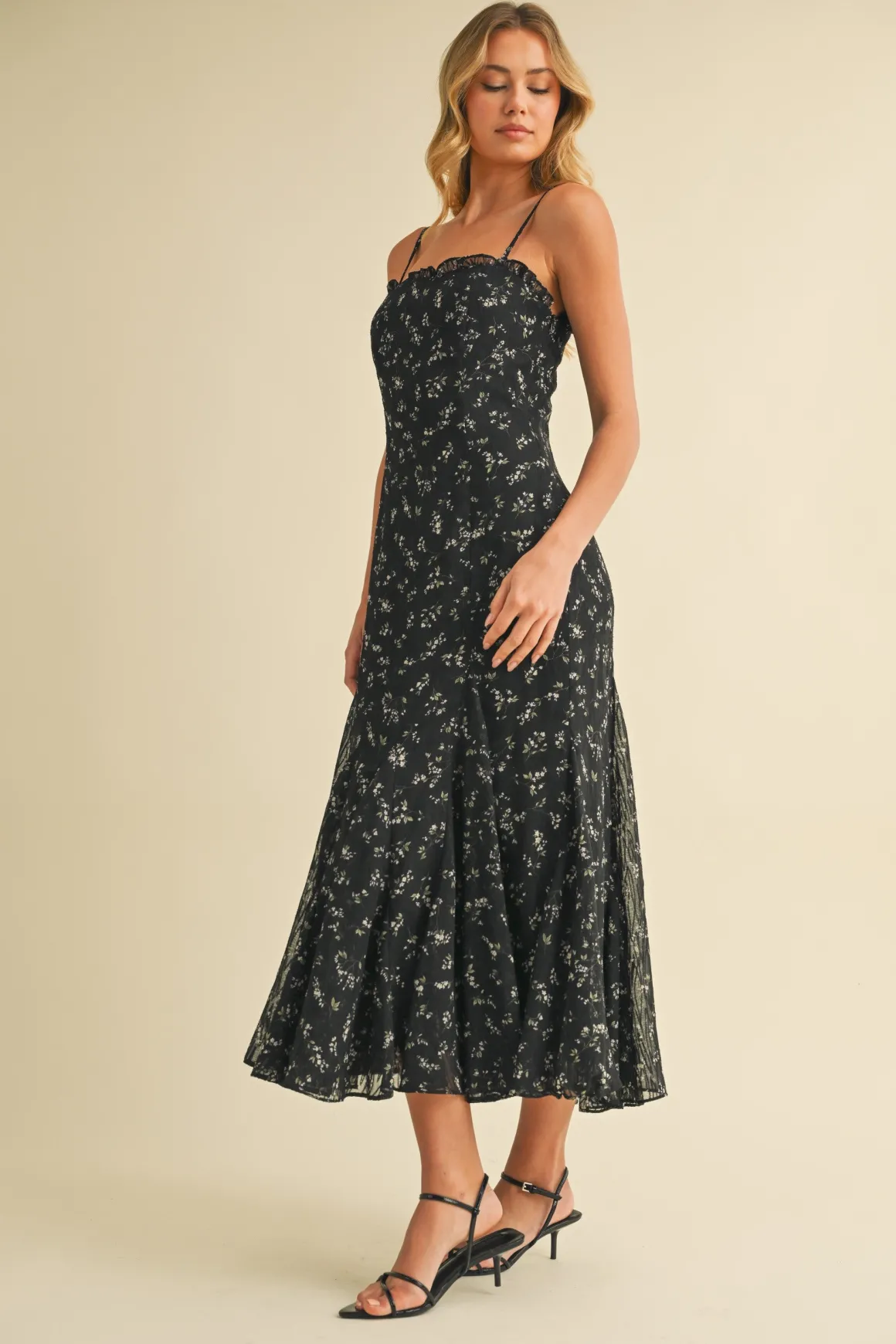Waitlist 4/25 ♥ Lara Sleeveless Floral Print Midi Dress Black